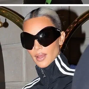 Balenciaga MASK BB0180S 001 Black Women
Sunglasses Shield
BALENCIAGA BB0180S BALENCIAGA Demna Kim 0180 Black Fashion Mask Futuristic  main image 4
